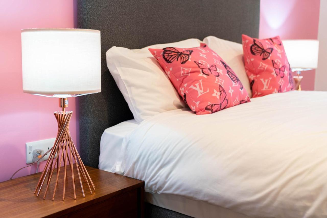 Maevela Apartments ☆ Pink Luxury Apartment With Balcony - Birmingham City Centre - 5 Min Walk From Bullring, Cube, Mailbox, New Street Station - Free Netflix & Wifi Exterior foto