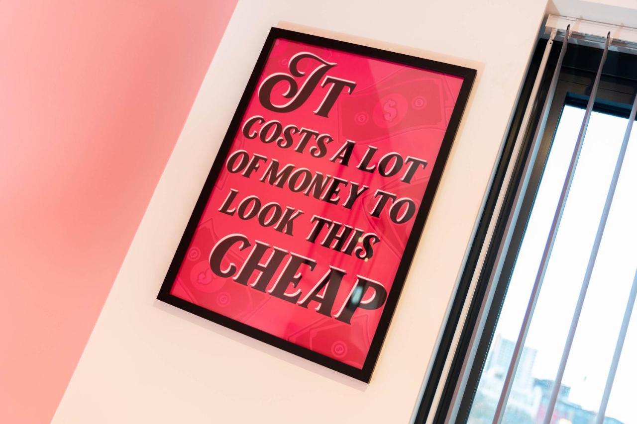 Maevela Apartments ☆ Pink Luxury Apartment With Balcony - Birmingham City Centre - 5 Min Walk From Bullring, Cube, Mailbox, New Street Station - Free Netflix & Wifi Exterior foto